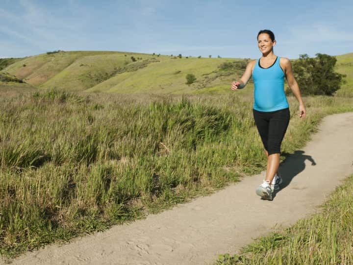Caminar, con la ropa correcta y la intensidad adecuada, puede ser tan efectivo como cualquier ejercicio cardio, 