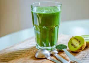 kiwi-+-spirulina-smoothie